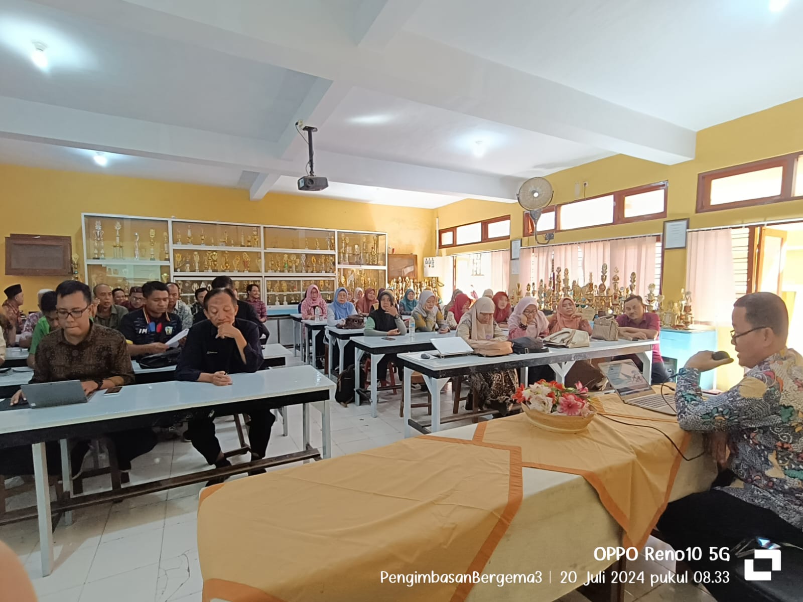 RAPAT DINAS